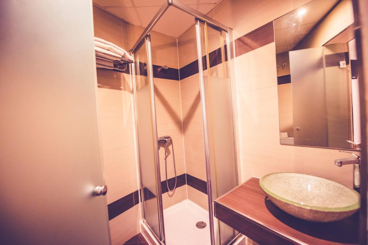 Hostal Sol Los Angeles Мадрид Экстерьер фото